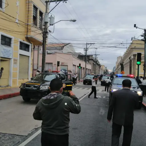 Delegados de la PDH verifican situación y protocolos de actuación de agentes de PNC tras disturbios en el Congreso el pasado 19 de octubre. Foto: PDH