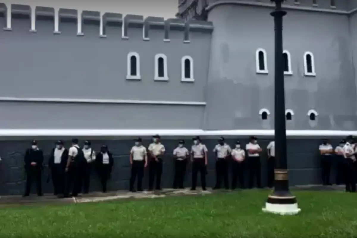 pnc despliegue policias zona 10 tras protesta y disturbios por veteranos militares en el congreso, 