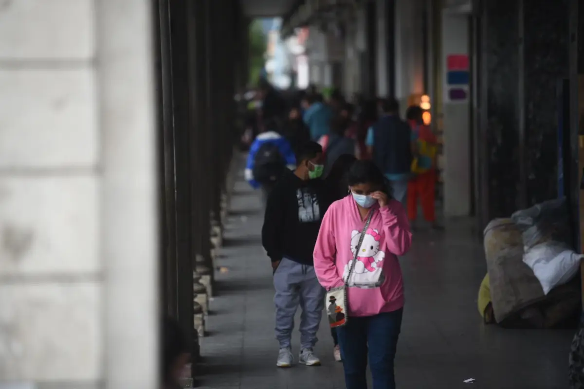 Frío en Ciudad de Guatemala. Foto: Edwin Bercián