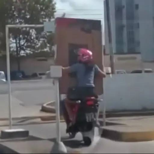 pareja-moto-Mexico-tv ,