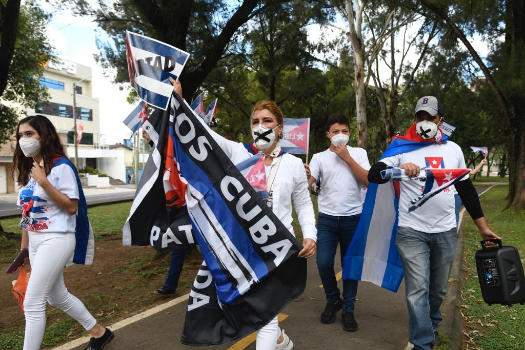 cubanos-protesta-monumento-jose-marti-12 | 