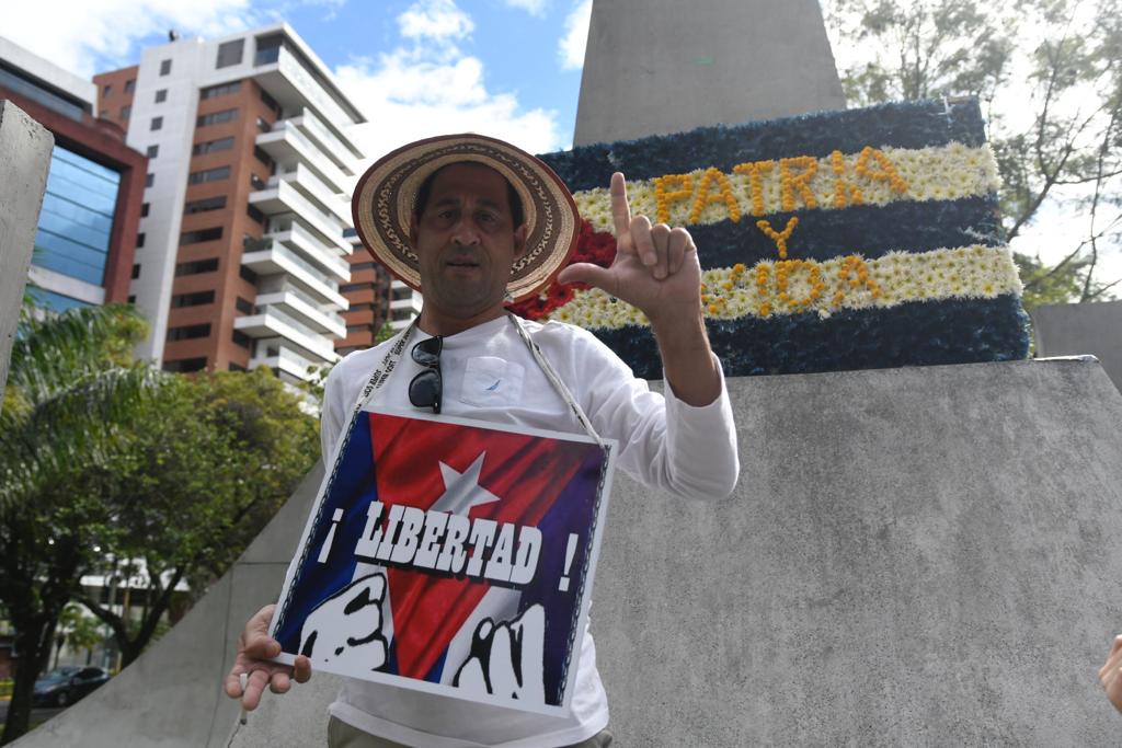 cubanos-protesta-monumento-jose-marti-18 | 