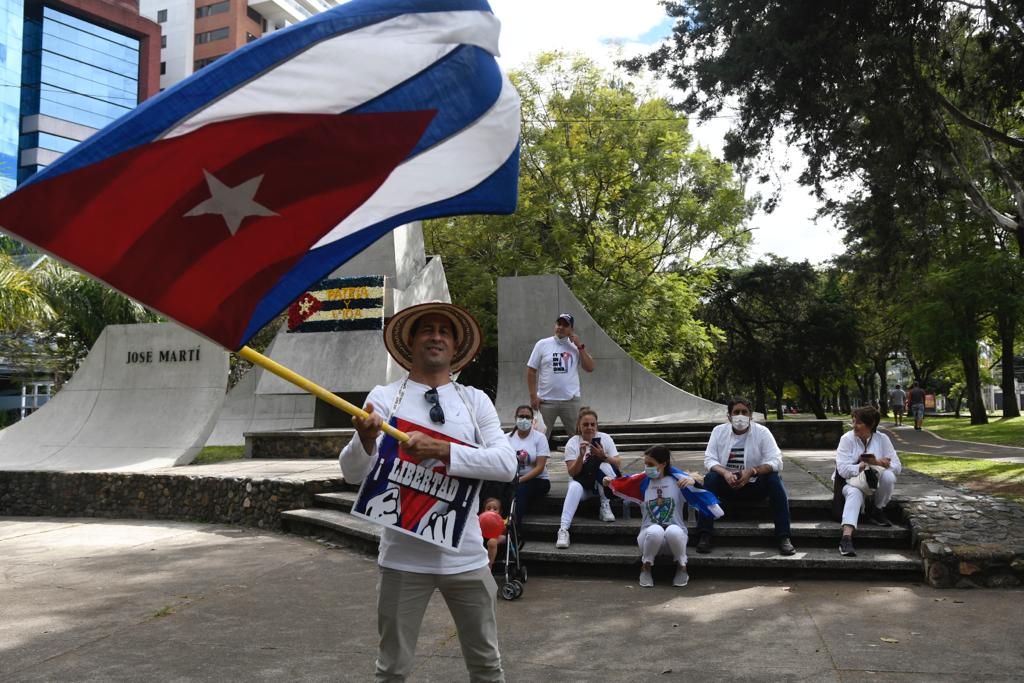 cubanos-protesta-monumento-jose-marti-15 | 