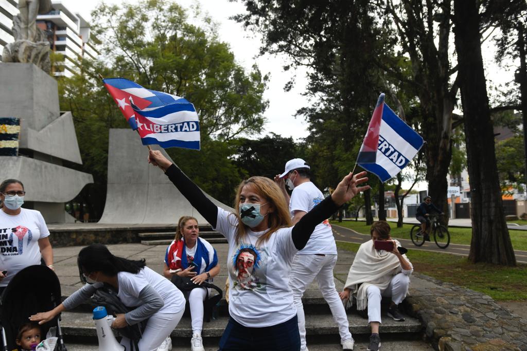 cubanos-protesta-monumento-jose-marti-11 | 