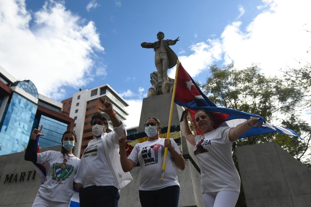 cubanos-protesta-monumento-jose-marti-3 | 