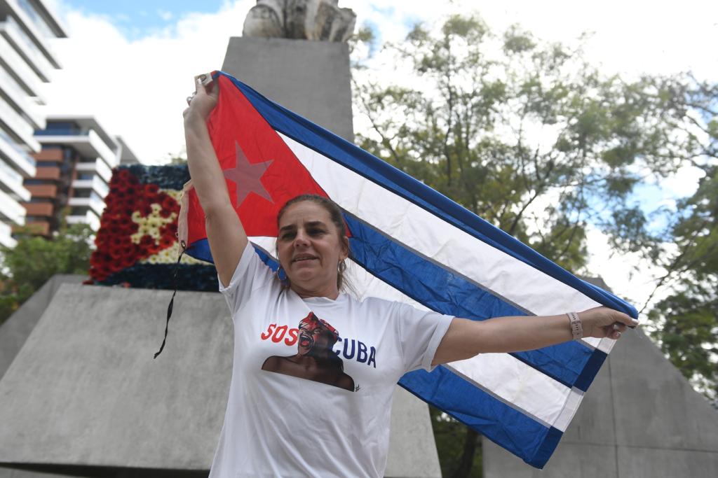 cubanos-protesta-monumento-jose-marti-1 | 