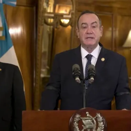 presidente-alejandro-giammattei-iniciativa-consumidores-gas-emisoras-unidas ,