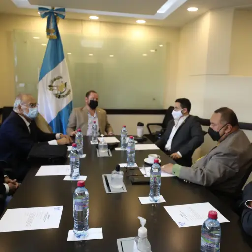 Reunión de la Comisión de Derechos Humanos, presidida por el diputado Alvaro Arzú. Foto: Congreso