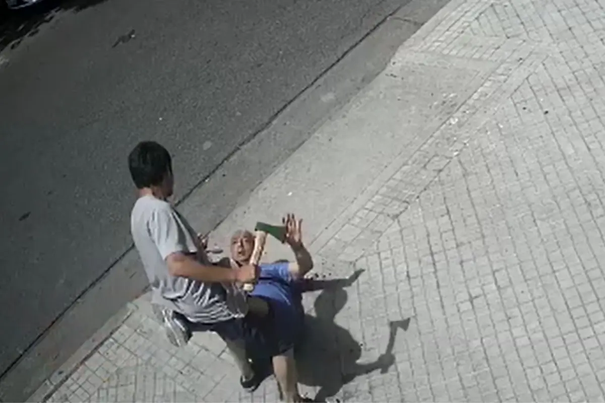 ataque-hacha-joven-adulto, 