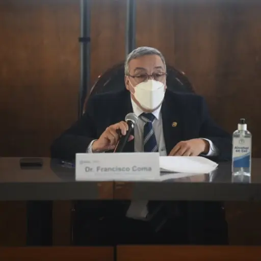 El ministro de Salud, Francisco Coma, en conferencia de prensa. Foto: Edwin Bercián/EU