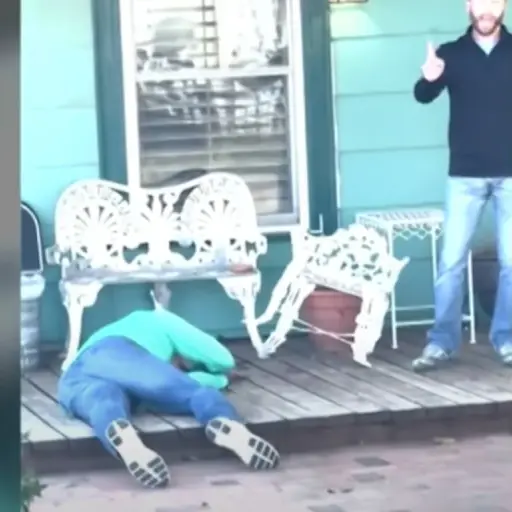 hombre ataca a tiros a exesposo de su novia ,