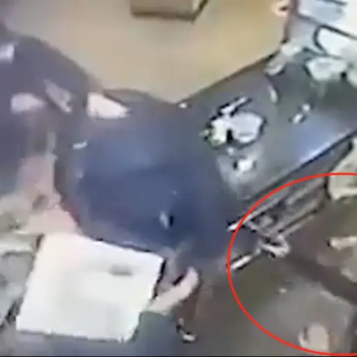 nino-dispara-ladrón-rostro-pizzería ,