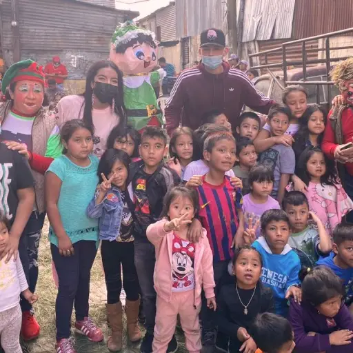 Yessie y Keneth niños Navidad relleno sanitario ,