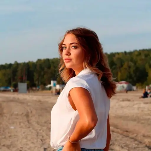 Viktoria Kashirina, una joven recién graduada de 23 años que enseñaba lengua y literatura en la academia privada en línea School No. 1, en Moscú, Rusia.