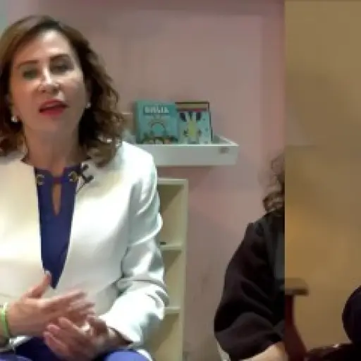 Los políticos saludan por Navidad. 