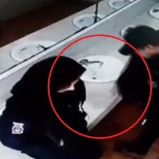 policias-rompen-lavamanos ,