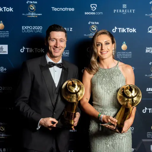 Twitter: @alexiaputellas