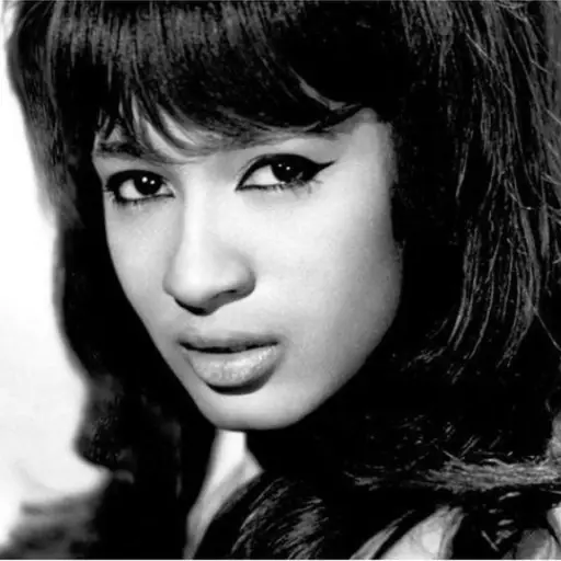 Ronnie Spector ,