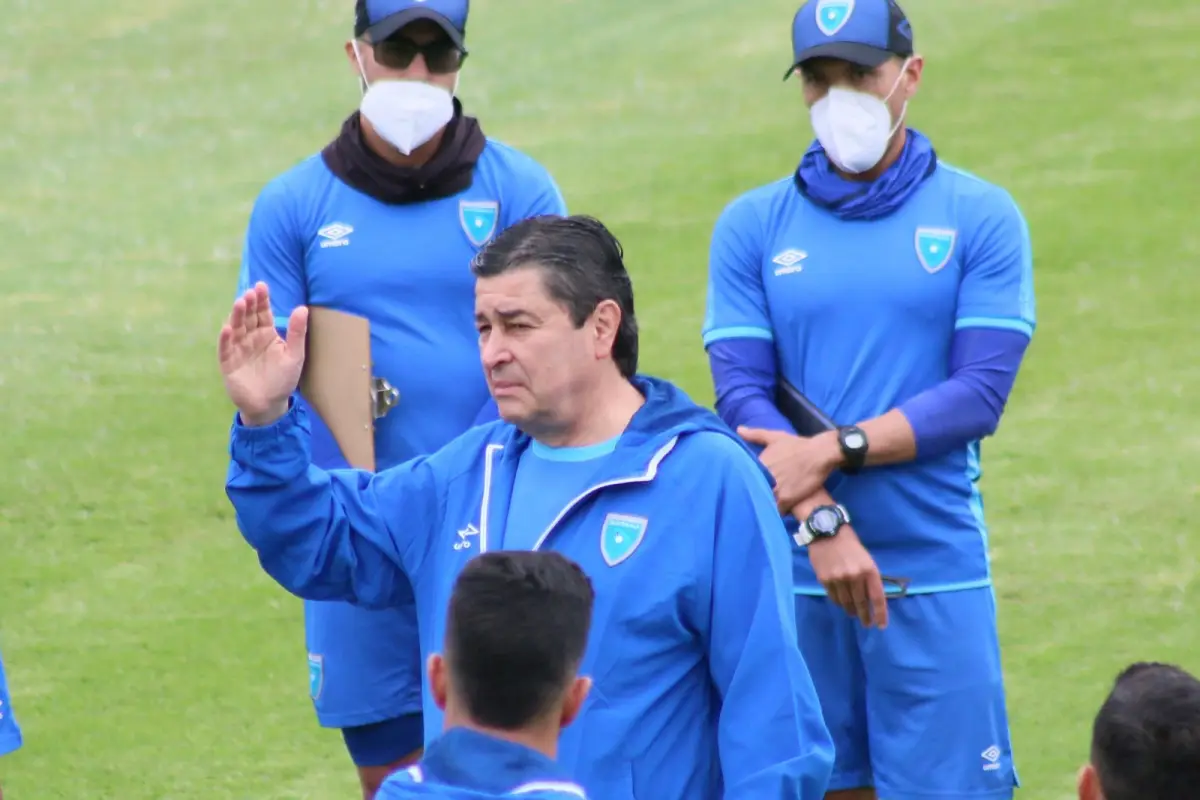 Primer-entrenamiento-de-Luis-Fernando-Tena-en-Guatemala-7.jpeg, 