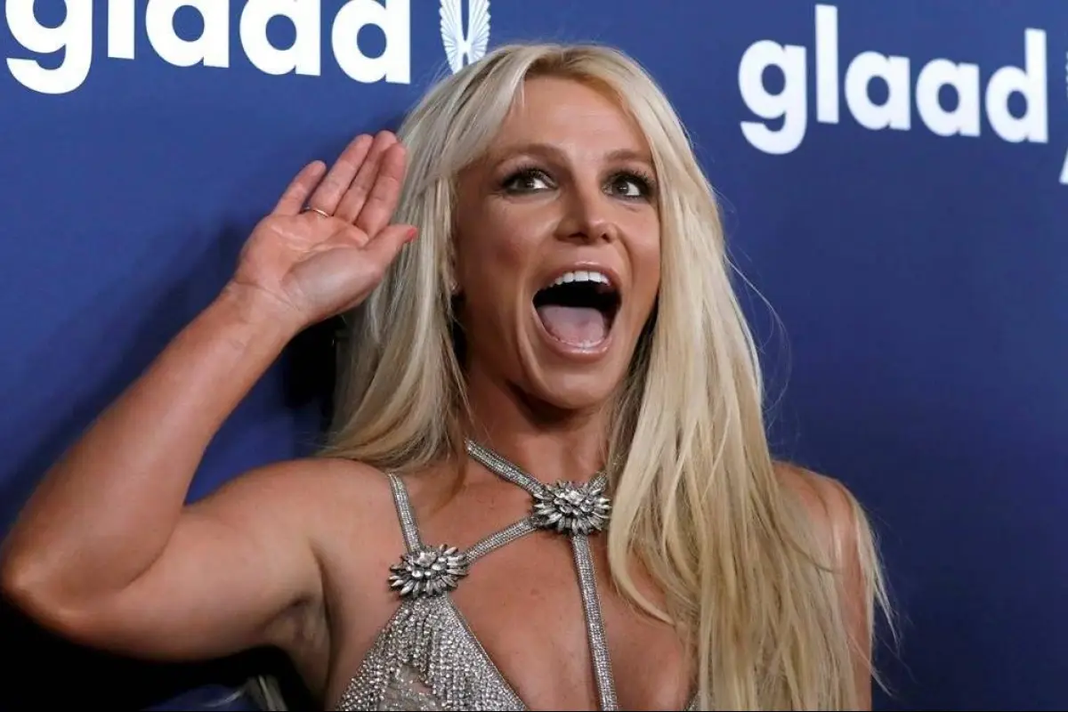 britneyspearspub-c7a69fdc1fa81488f0b24955f9ca4c17-1.jpg, 