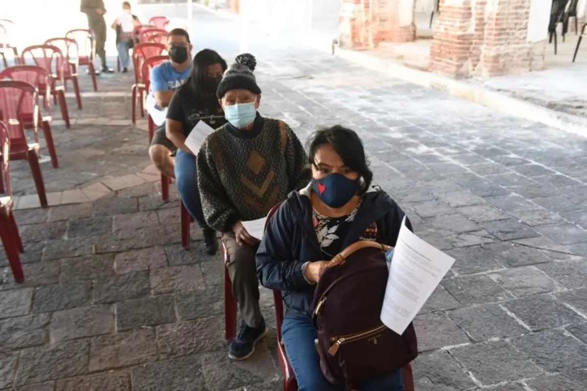 jornada de vacunacion contra la covid-19 coronavirus en guatemala en templo santo domingo zona 1 30 de enero de 2022 foto omar solis publinews-emisoras-unidas (3), 