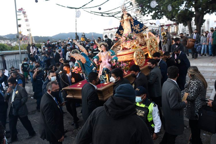 tradicional-rezado-virgen-rosario-morenos-mixco-9 | 