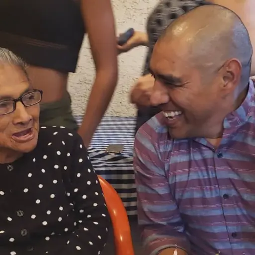 Juan Carlos Pin Plata se despide emotivamente de su mamá ,