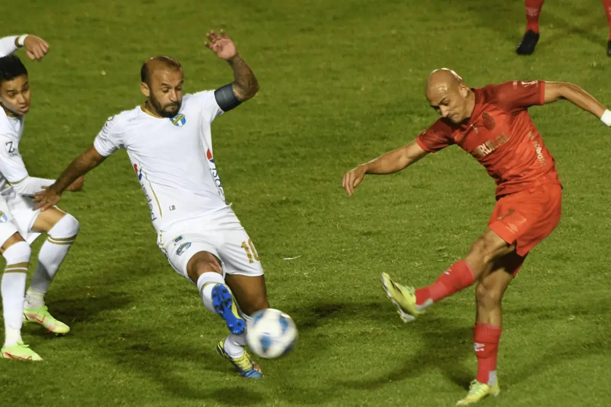 presidente-comunicaciones-juan-garcia-habla-clasico-con-publico-publinews-1-1.png, 