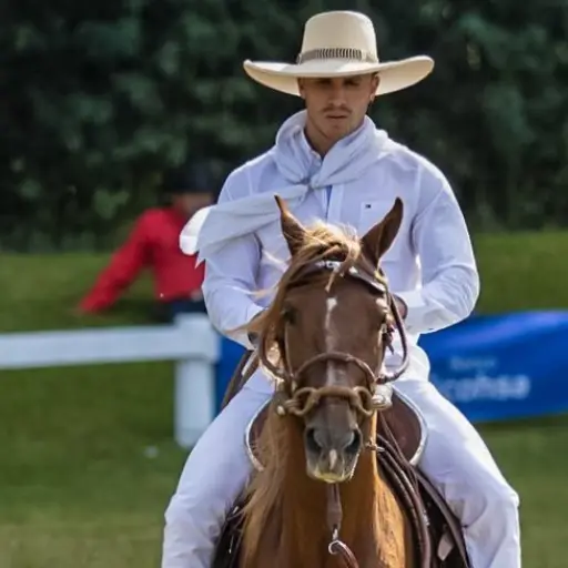 Ale Mendoza género urbano ,