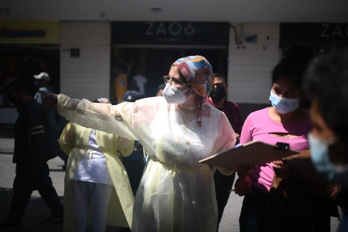 jornada-vacunacion-contra-la-covid-coronavirus-en-paseo-la-sexta-avenida-guatemala-zona-1-7-de-febrero-2022-foto-edwin-bercian-publinews-emisoras-unidas-4.jpg, 