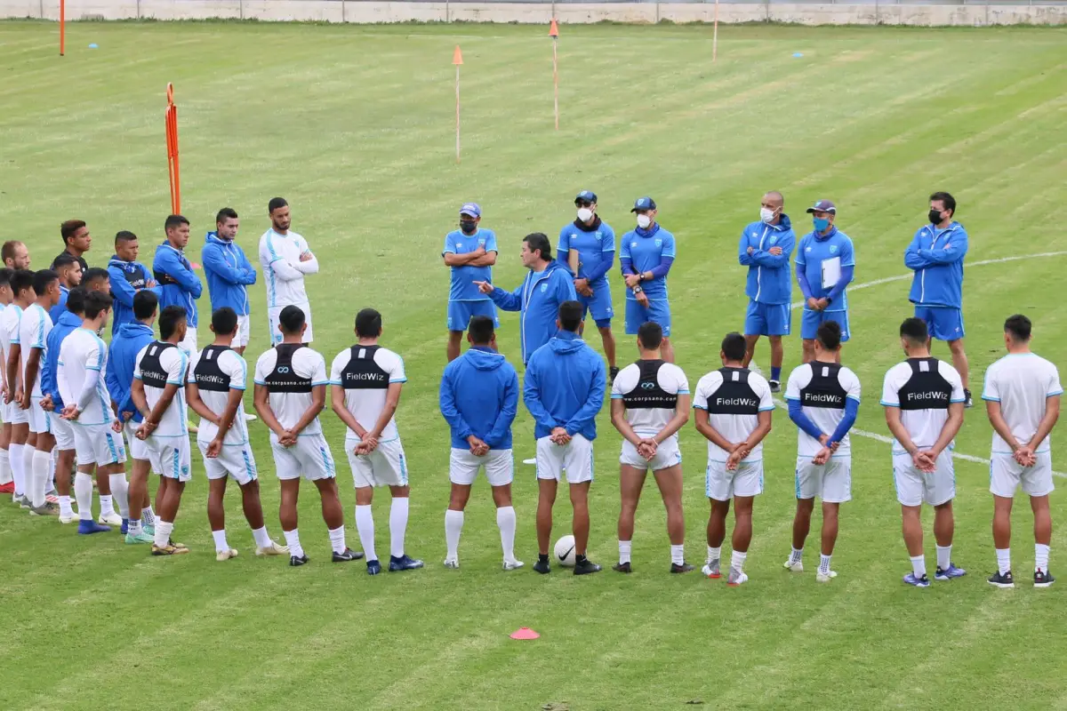 Primer-entrenamiento-de-Luis-Fernando-Tena-en-Guatemala-9.jpeg, 