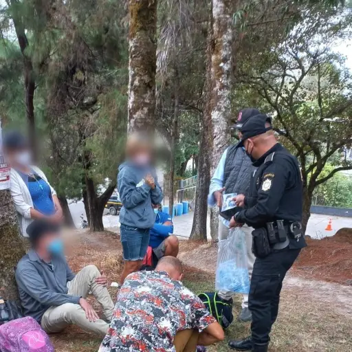 Migrantes cubanos interceptados en Chiquimula. Foto: PNC