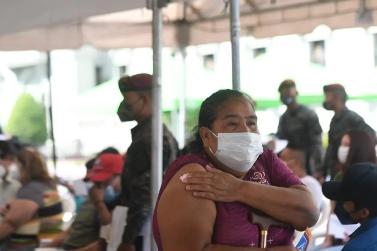 vacunacion-y-pruebas-deteccion-covid-19-coronavirus-guatemala-pandemia-2022-parque-centralfotos-omar-solis-11-1.jpeg, 