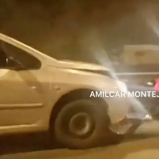 carro-enganchada-moto ,