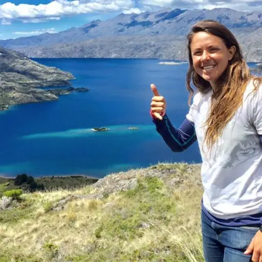 daniela-andrade-recorrera-chile-a-pie-emisoras-unidas- ,