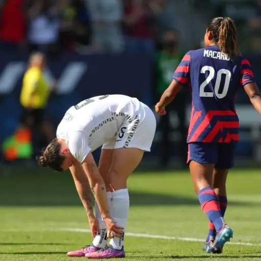 Meikayla Moore (1) ,