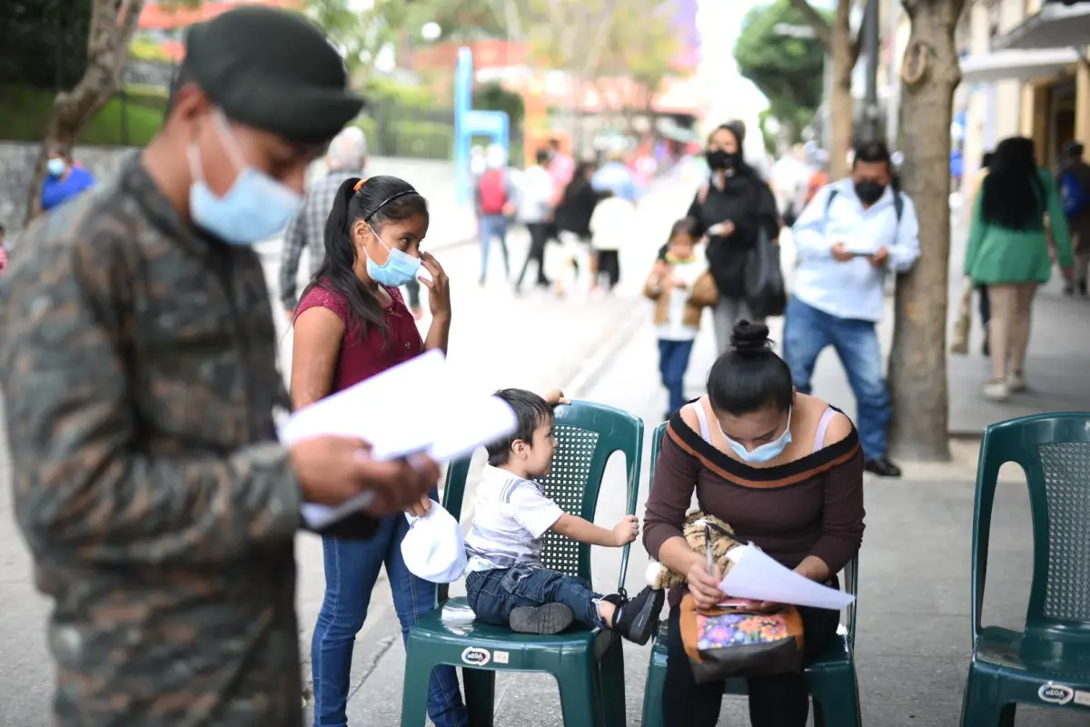 jornada-vacunacion-contra-la-covid-coronavirus-en-paseo-la-sexta-avenida-guatemala-zona-1-7-de-febrero-2022-foto-edwin-bercian-publinews-emisoras-unidas-11.jpg, 