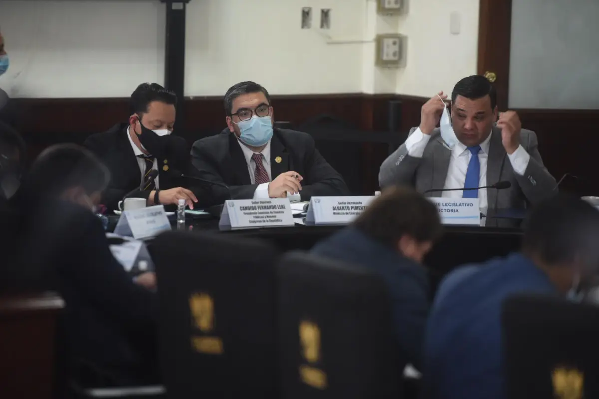 ministro-de-energia-y-minas-alberto-pimentel-mata-en-sesion-jefes-de-bloque-por-aumento-costo-de-gasolinas-y-subsidio-diesel-marzo-2022-foto-edwin-bercian-1.jpg, 