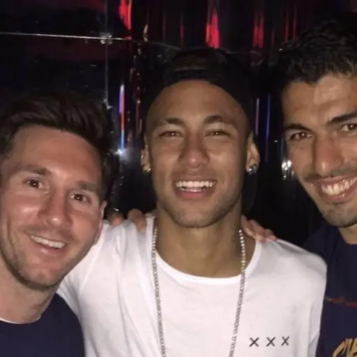 cesc-fabregas-y-luis-suarez-defienden-a-messi-y-a-neymar-emisoras-unidas- ,