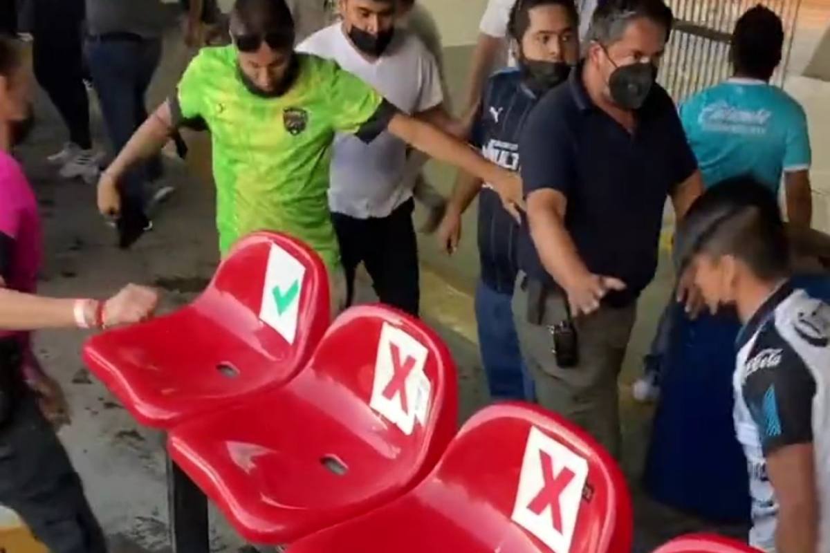 Video: aficionados de Querétaro y Atlas protagonizaron batalla campal
