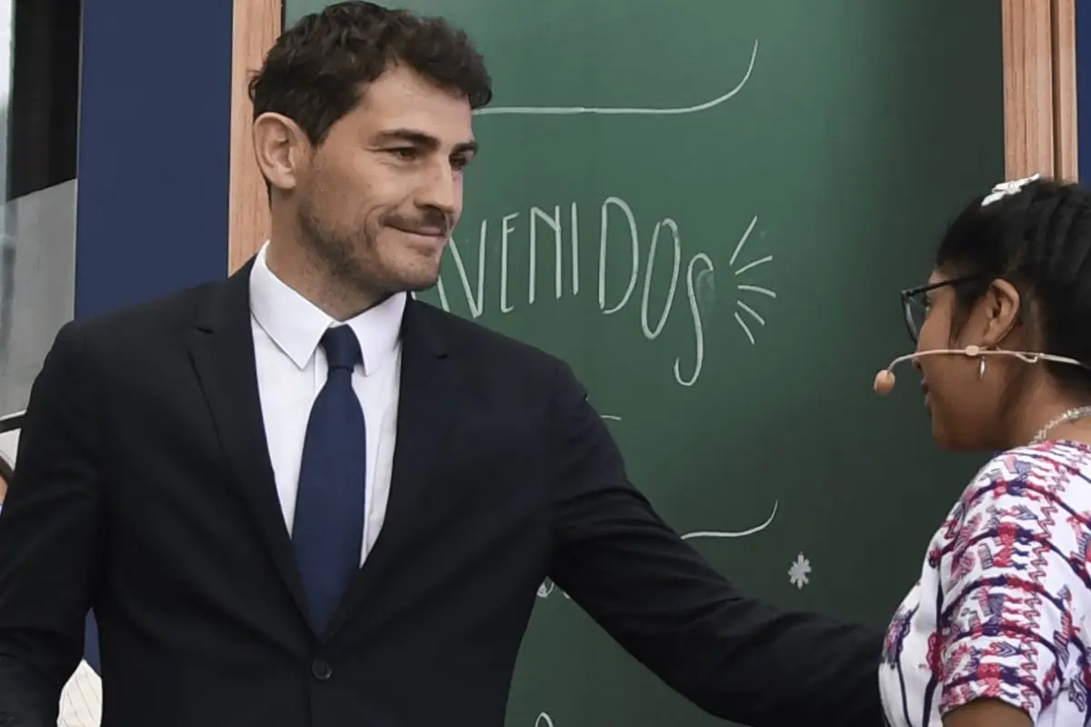 iker-casillas-se-lleva-artesania-de-guatemala-publinews-.png, 