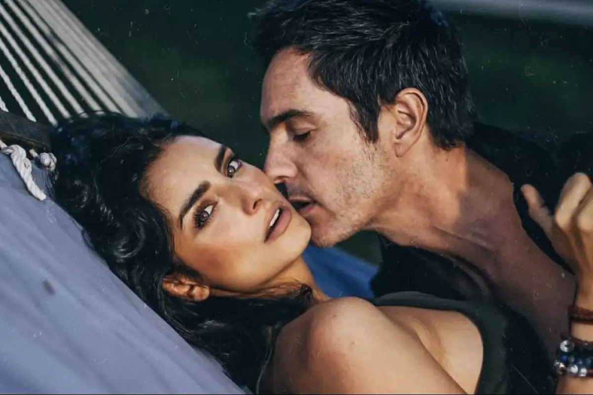 Aislinn Derbez y Mauricio Ochamann, 