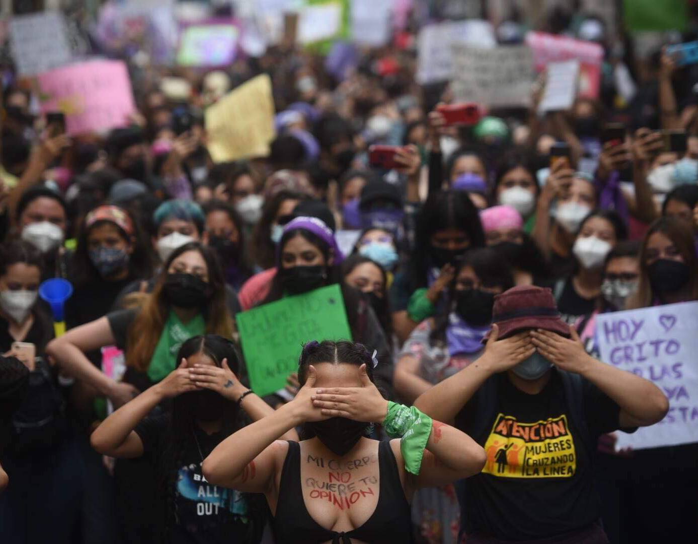 plaza-constitucion-marcha-8-marzo-dia-de-la-mujer-emisoras-unidas1 | 