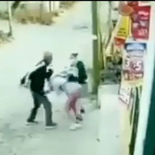 hombre-apunala-sobrina ,