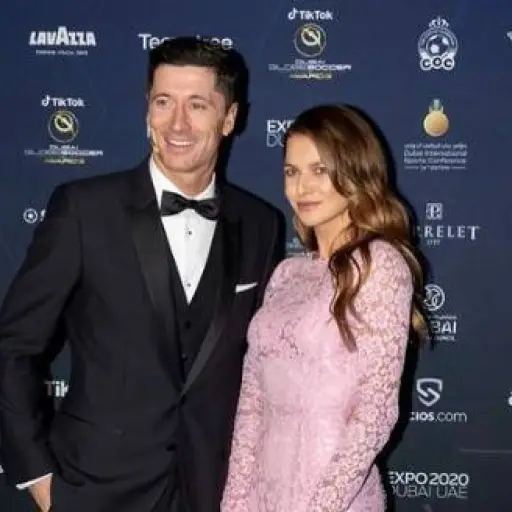 lewandowski y su esposa ,