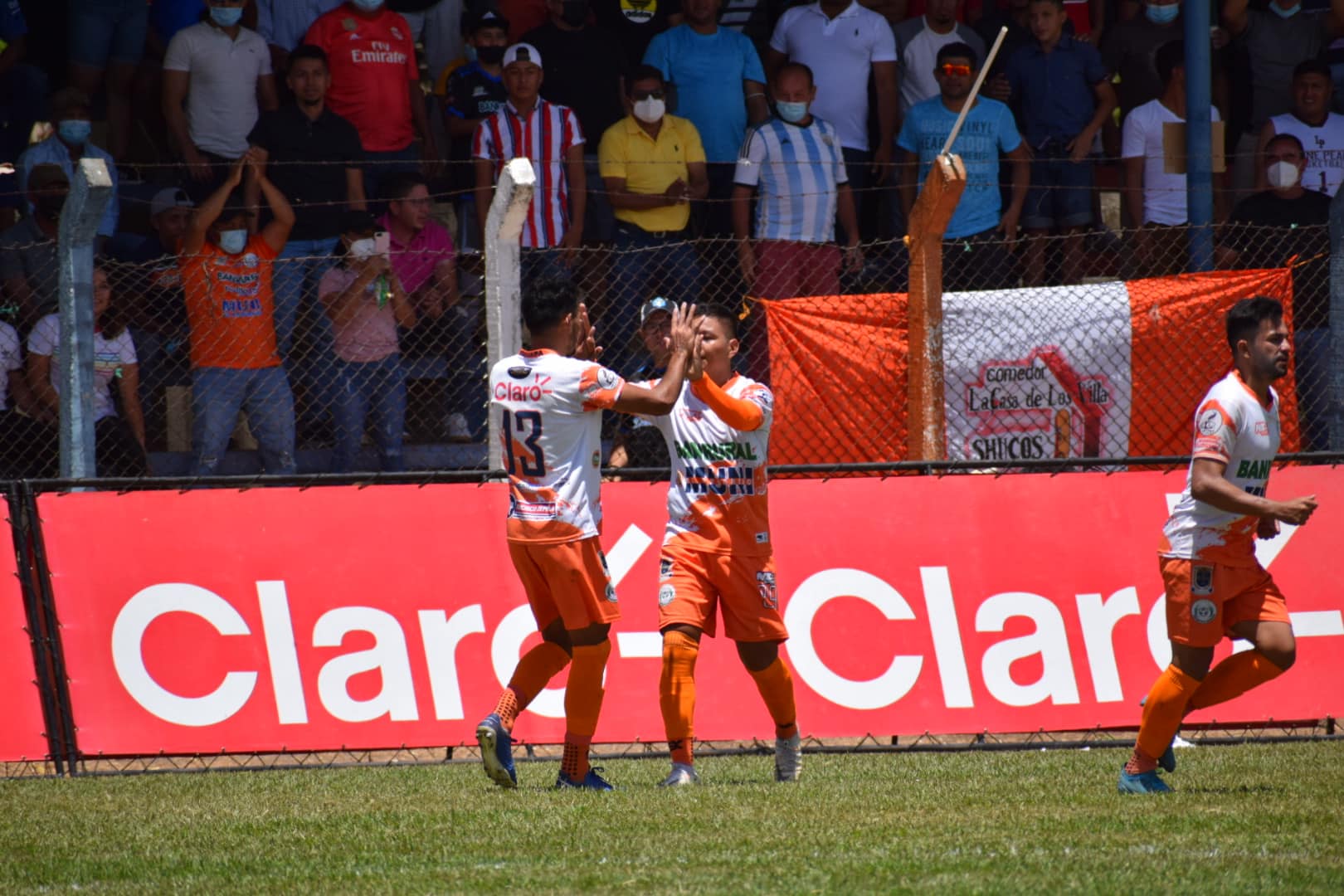 Celebración de Achuapa ante Comunicaciones | 