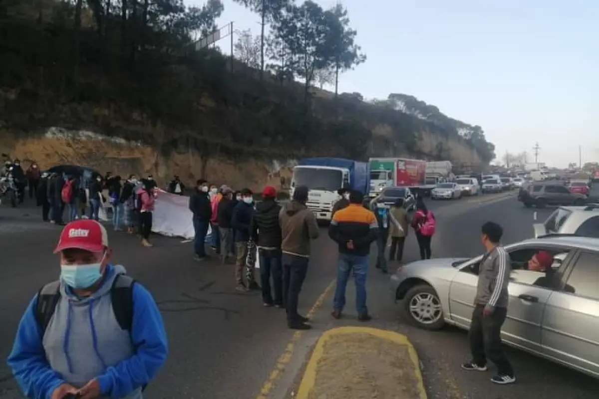 Bloqueo de salubristas en Totonicapán. Foto: Jimmy Chaclán/EU Departamentales