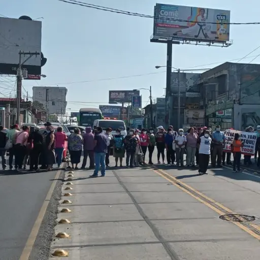 Bloqueo de salubristas en la calzada Aguilar Batres. Foto: PMT capitalina