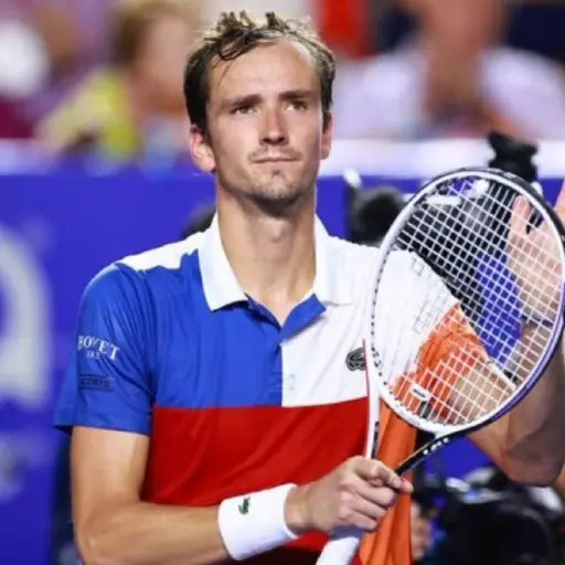 Medvedev pasa por el quirófano y podría perderse el Roland Garros ,