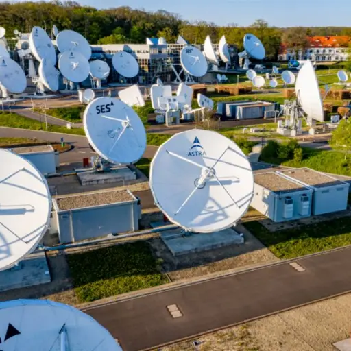 COMNET Y SES INTERNET ,